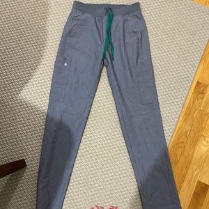 2 pairs figs men’s scrub pants size small and xs